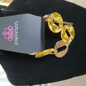 🌹#66 Paparazzi yellow bracelet